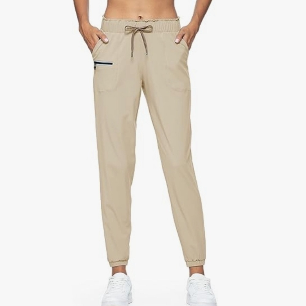 Woman’s Wrinkle Resistant Tan Jogger Scrub Pants, Size Medium